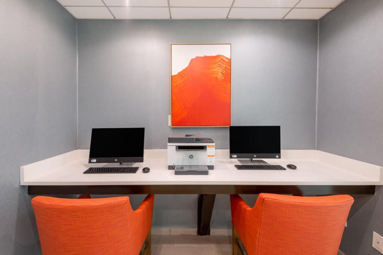 Holiday Inn Express Philadelphia Ne-Bensalem By Ihg Zewnętrze zdjęcie