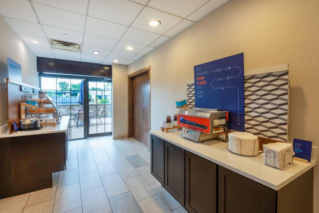 Holiday Inn Express Philadelphia Ne-Bensalem By Ihg Zewnętrze zdjęcie