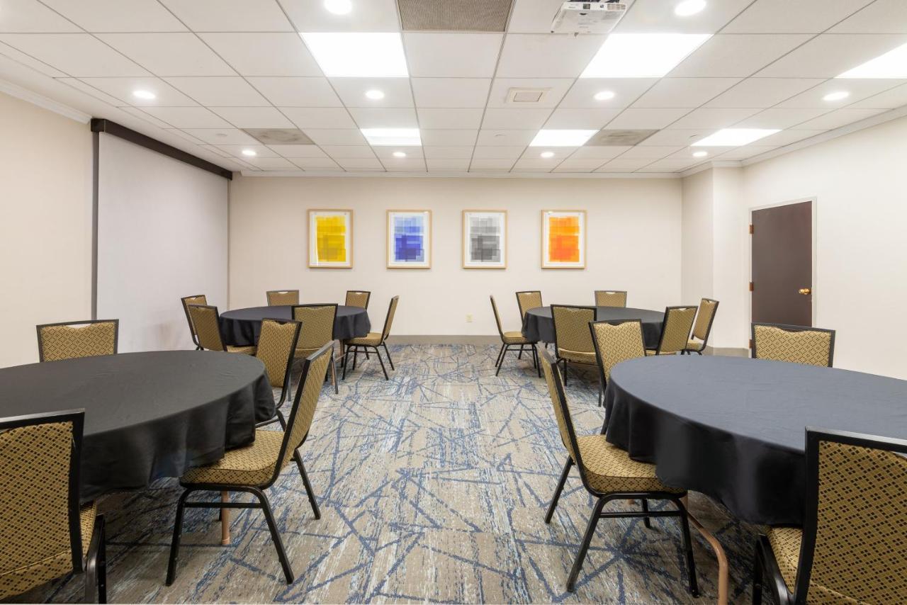 Holiday Inn Express Philadelphia Ne-Bensalem By Ihg Zewnętrze zdjęcie